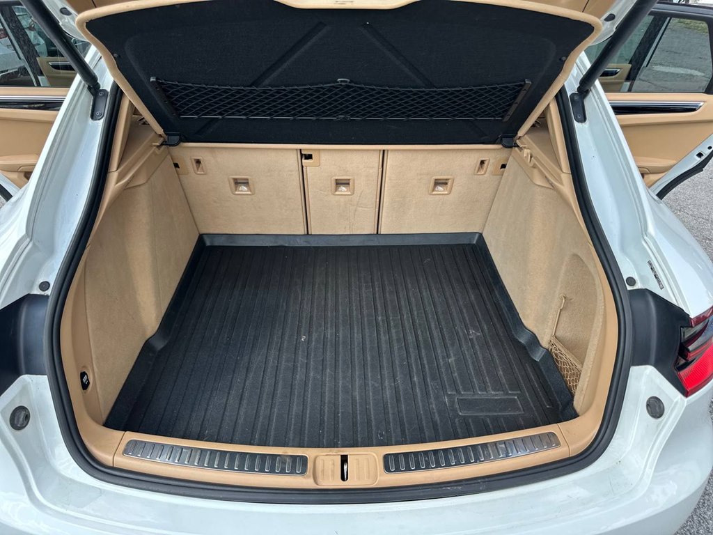 Photo 13 of this PORSCHE MACAN
