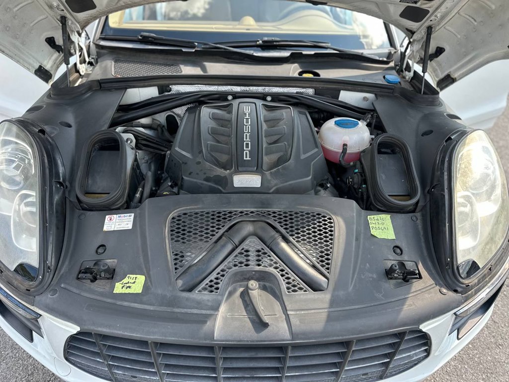 Photo 11 of this PORSCHE MACAN