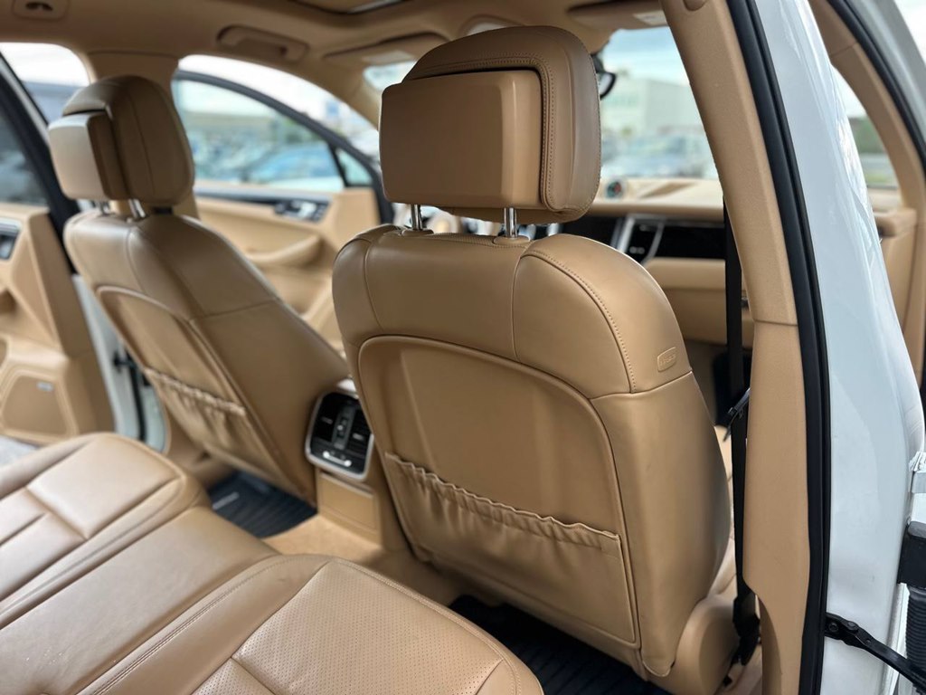 Photo 22 of this PORSCHE MACAN