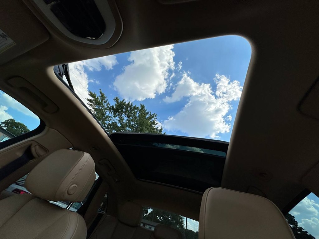 Photo 31 of this PORSCHE MACAN