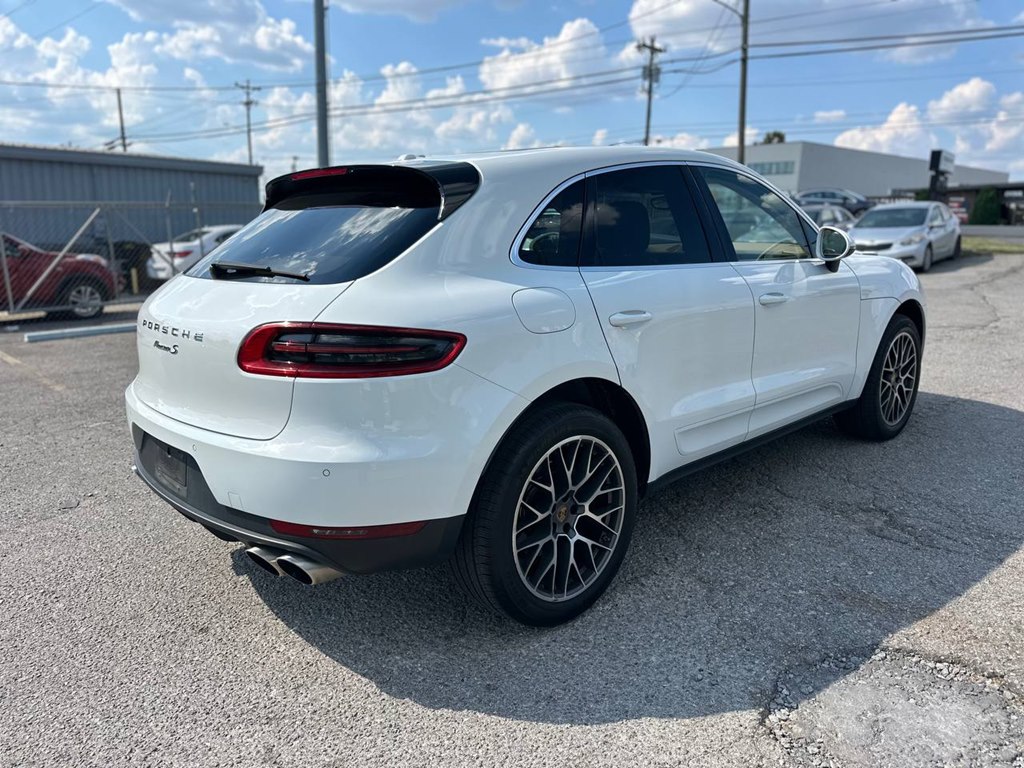 Photo 6 of this PORSCHE MACAN