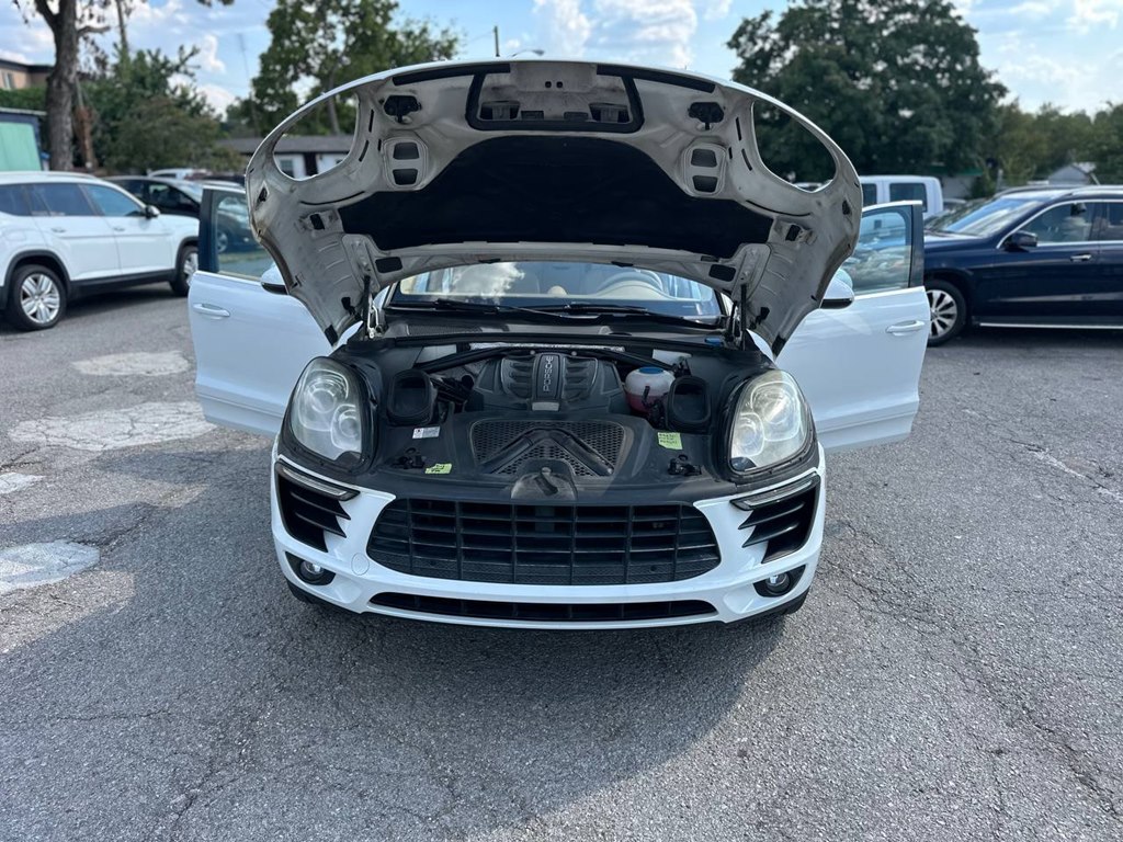 Photo 10 of this PORSCHE MACAN