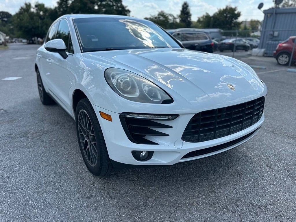 Photo 4 of this PORSCHE MACAN