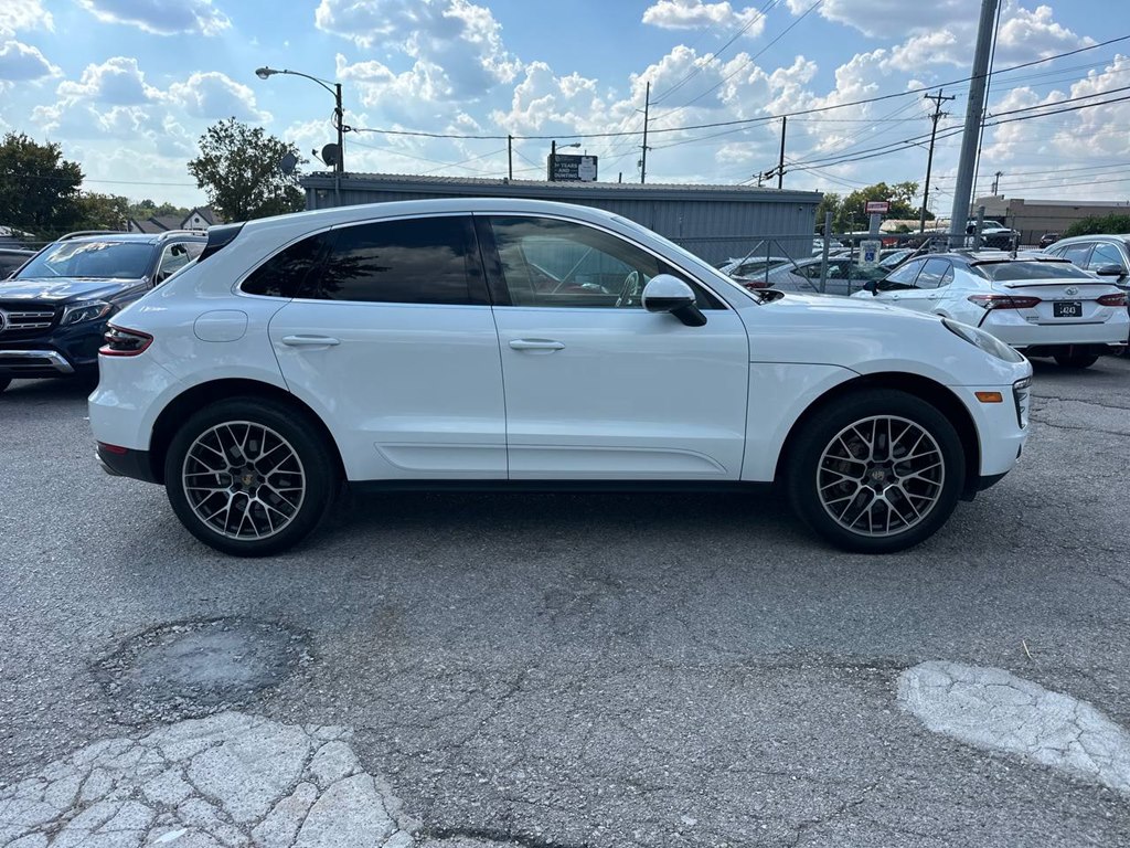 Photo 5 of this PORSCHE MACAN