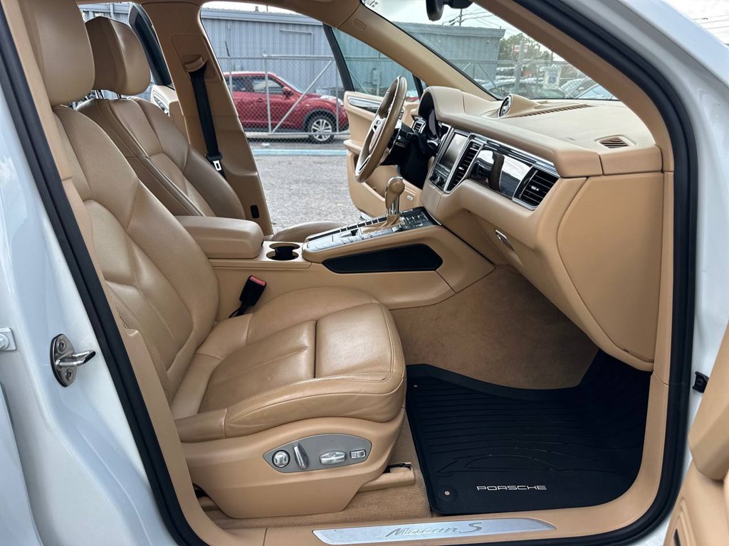 Photo 24 of this PORSCHE MACAN