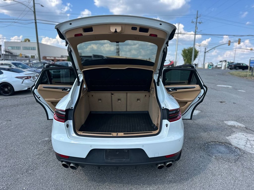 Photo 12 of this PORSCHE MACAN