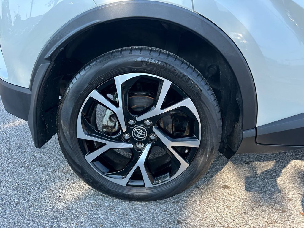 Photo 28 of this TOYOTA C-HR