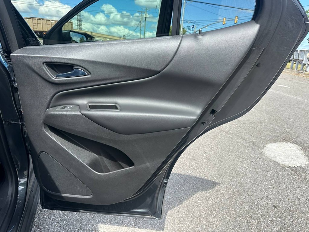 Photo 24 of this CHEVROLET EQUINOX