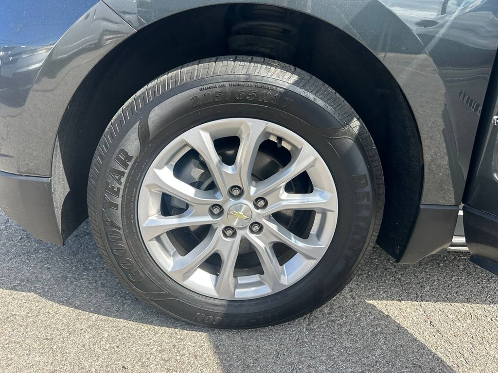 Photo 13 of this CHEVROLET EQUINOX