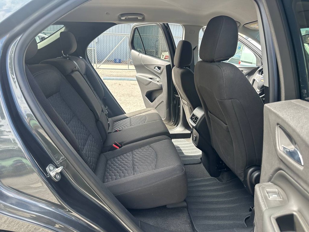 Photo 26 of this CHEVROLET EQUINOX
