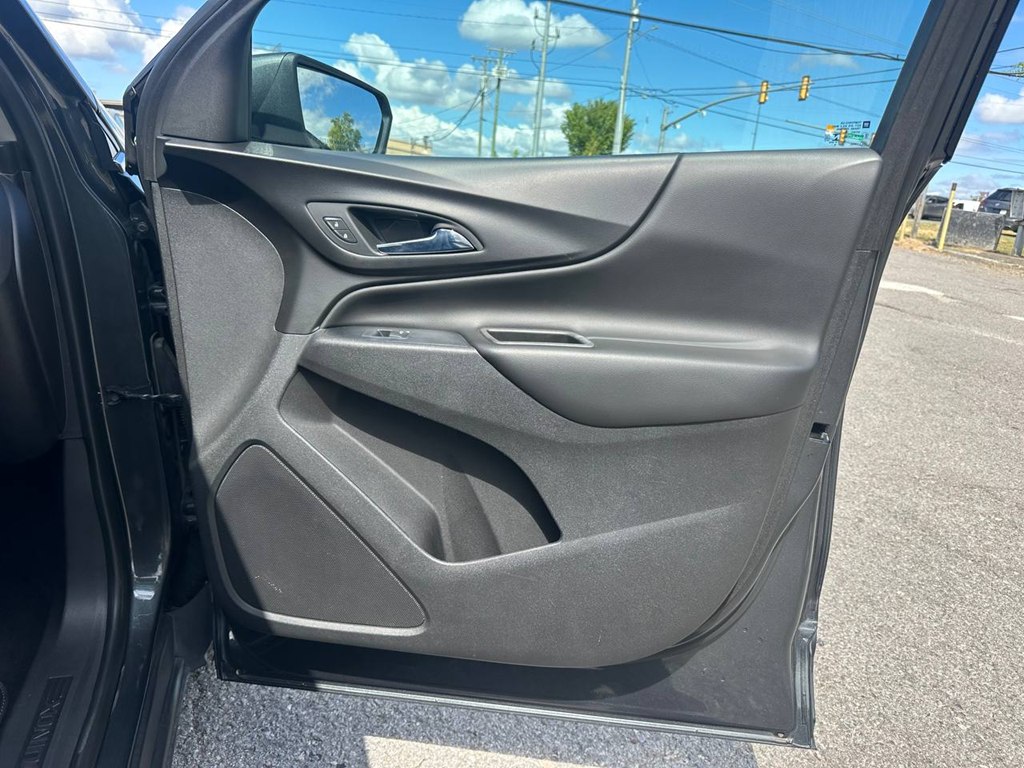 Photo 14 of this CHEVROLET EQUINOX