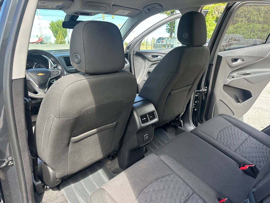 Photo 27 of this CHEVROLET EQUINOX