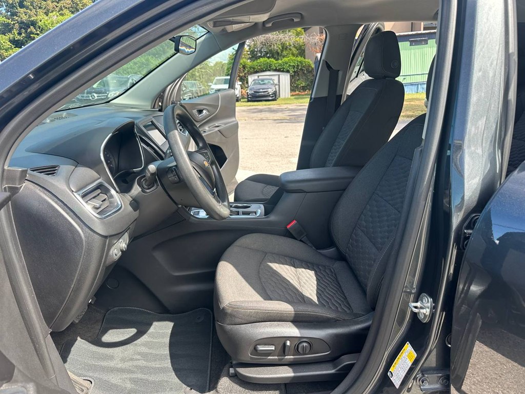 Photo 33 of this CHEVROLET EQUINOX
