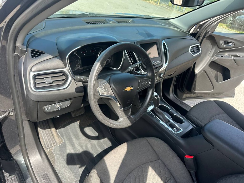 Photo 31 of this CHEVROLET EQUINOX