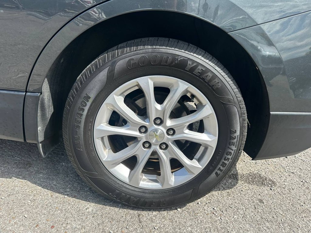 Photo 19 of this CHEVROLET EQUINOX