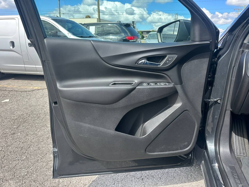 Photo 32 of this CHEVROLET EQUINOX