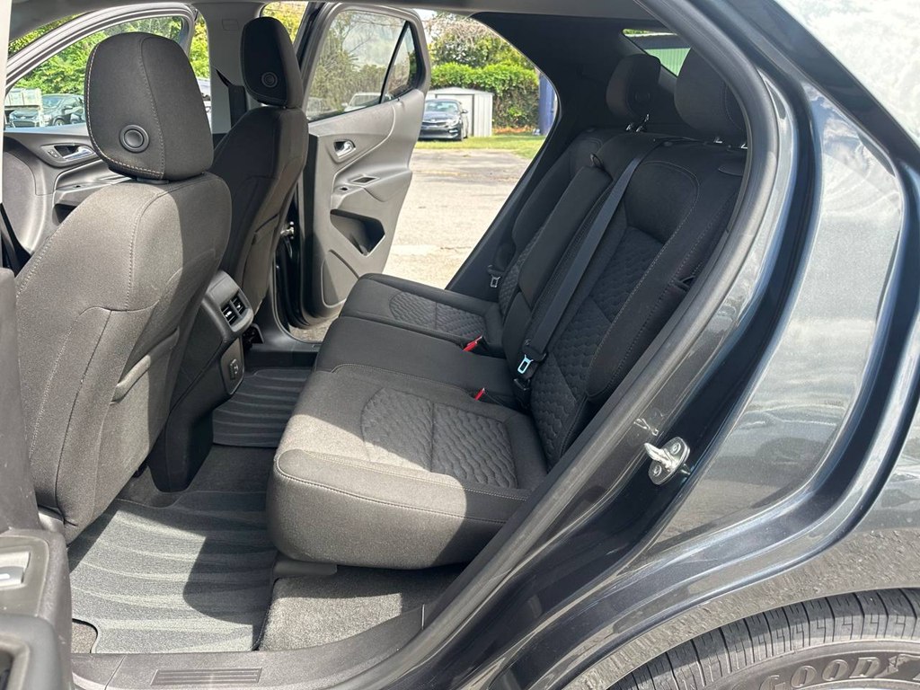 Photo 30 of this CHEVROLET EQUINOX