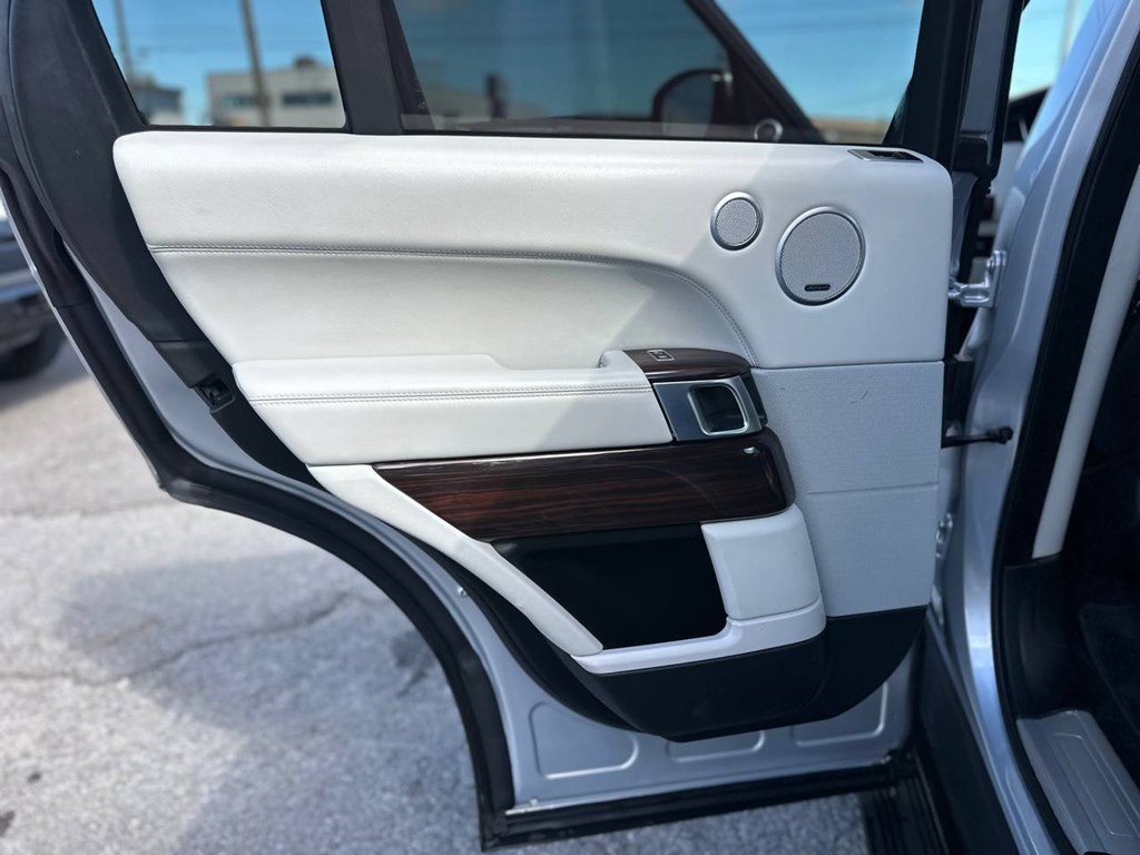 Photo 18 of this LAND ROVER RANGE ROVER