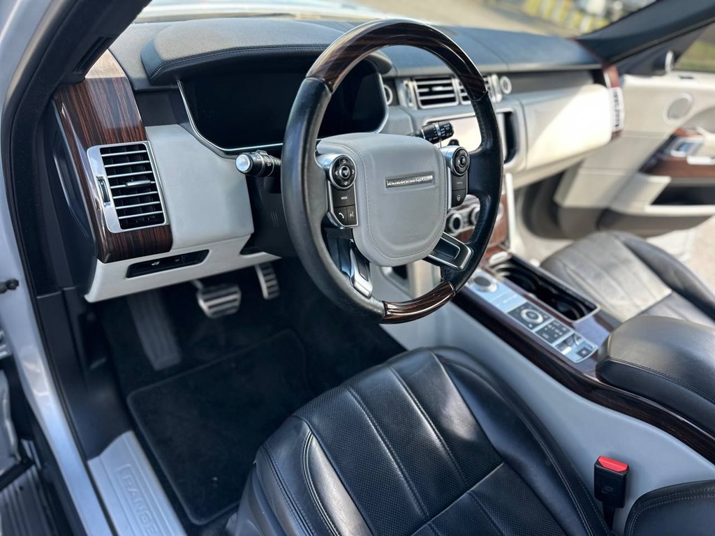 Photo 15 of this LAND ROVER RANGE ROVER