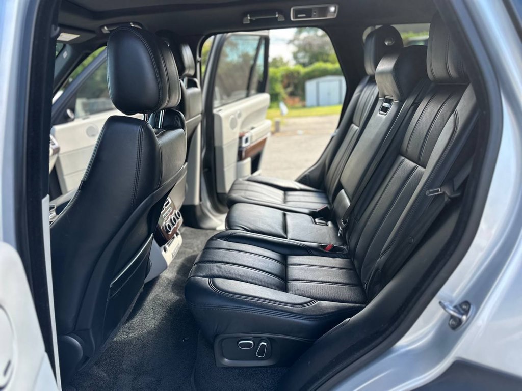 Photo 17 of this LAND ROVER RANGE ROVER