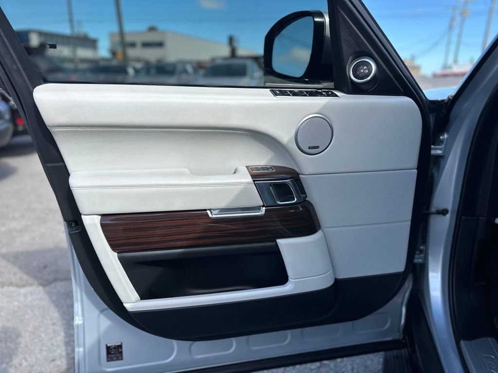 Photo 16 of this LAND ROVER RANGE ROVER