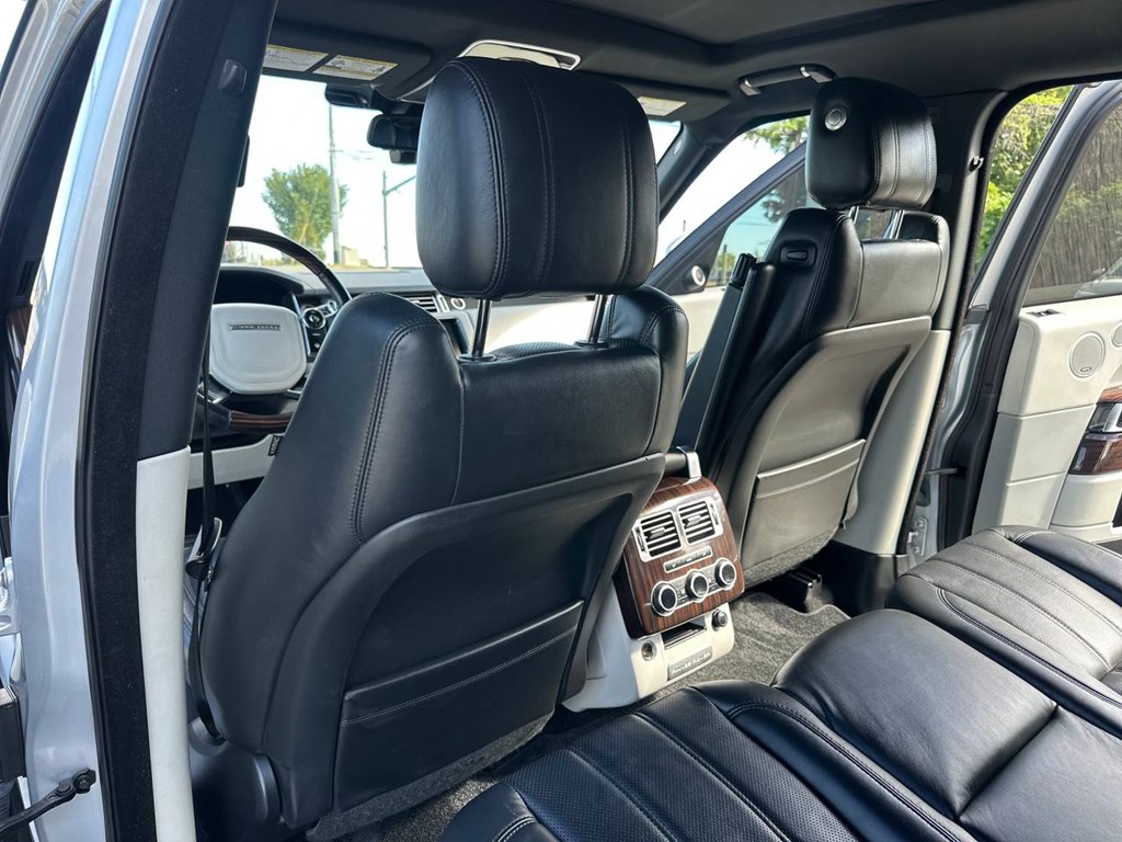 Photo 19 of this LAND ROVER RANGE ROVER
