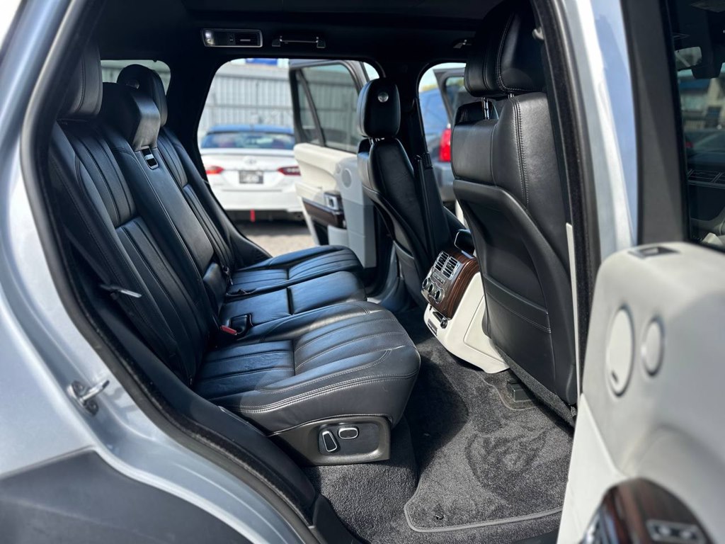 Photo 23 of this LAND ROVER RANGE ROVER