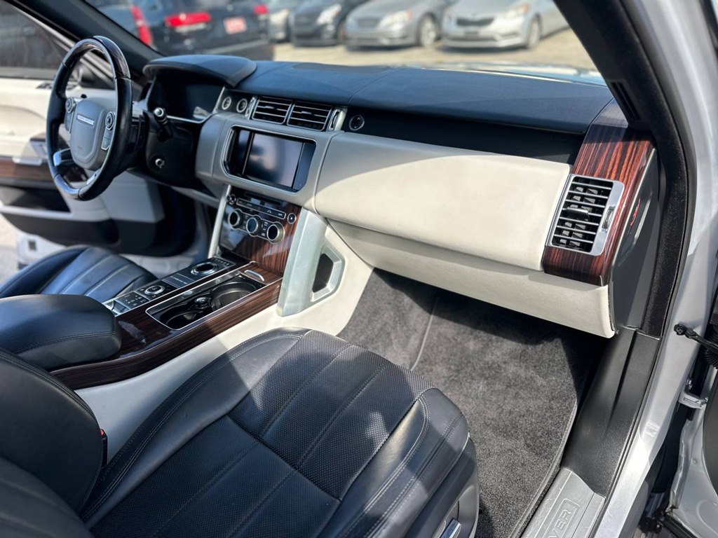 Photo 26 of this LAND ROVER RANGE ROVER