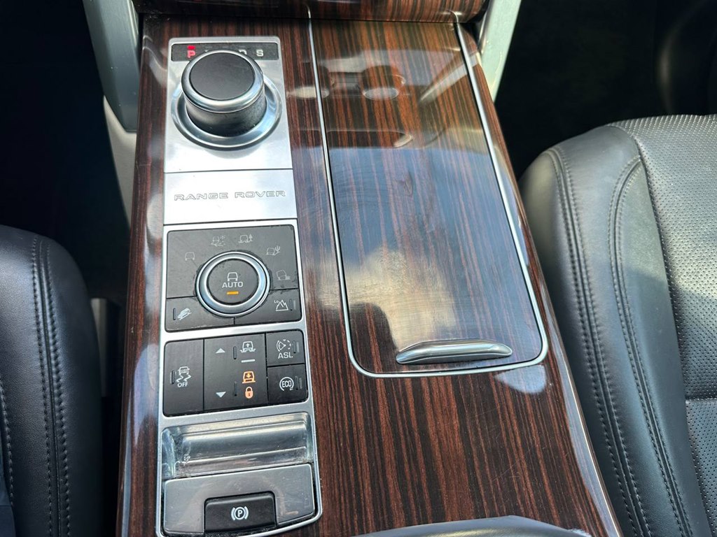 Photo 36 of this LAND ROVER RANGE ROVER