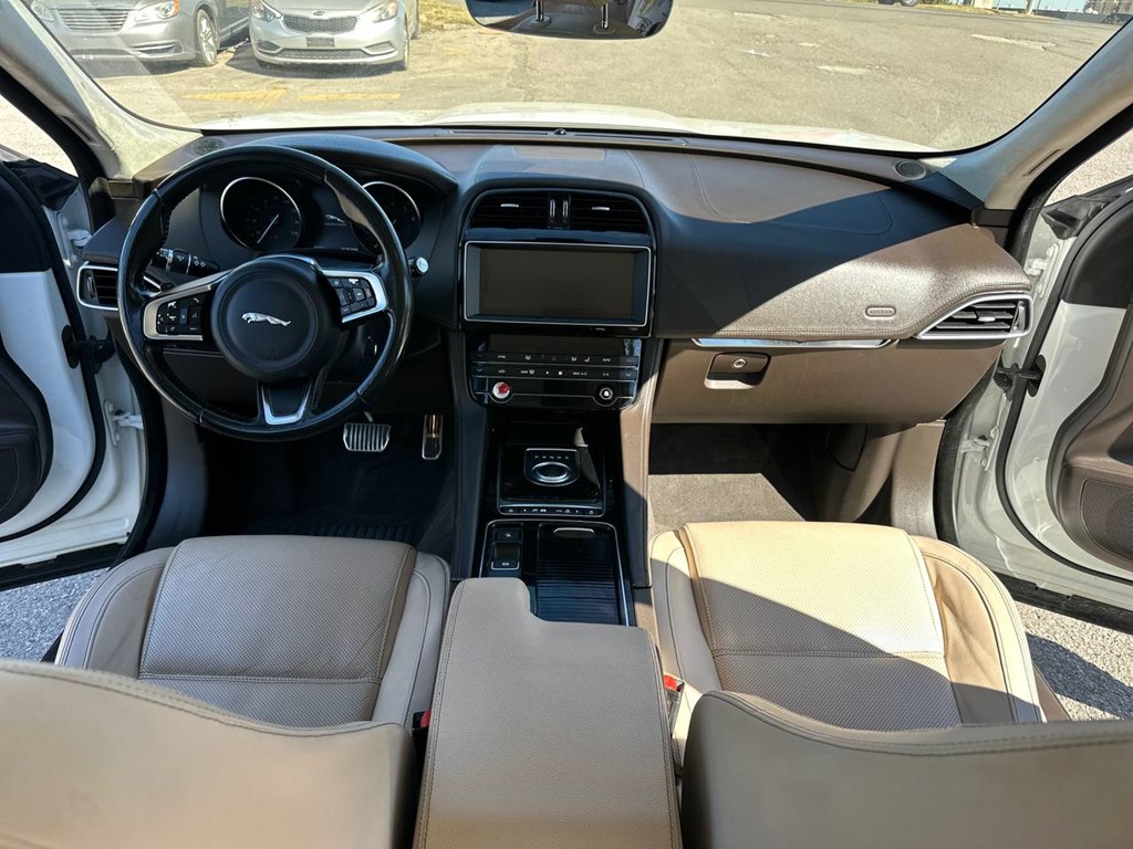 Photo 20 of this JAGUAR F-PACE