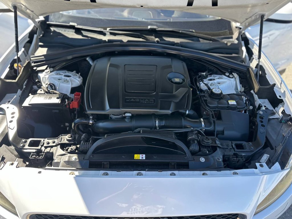 Photo 10 of this JAGUAR F-PACE
