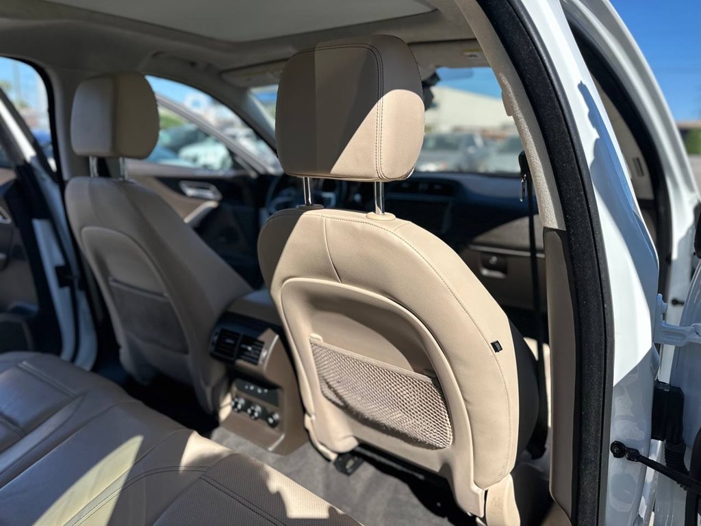 Photo 22 of this JAGUAR F-PACE