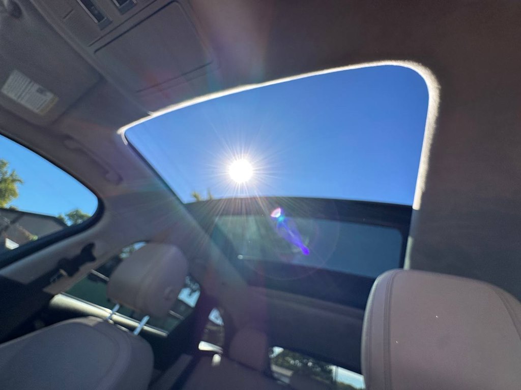 Photo 31 of this JAGUAR F-PACE