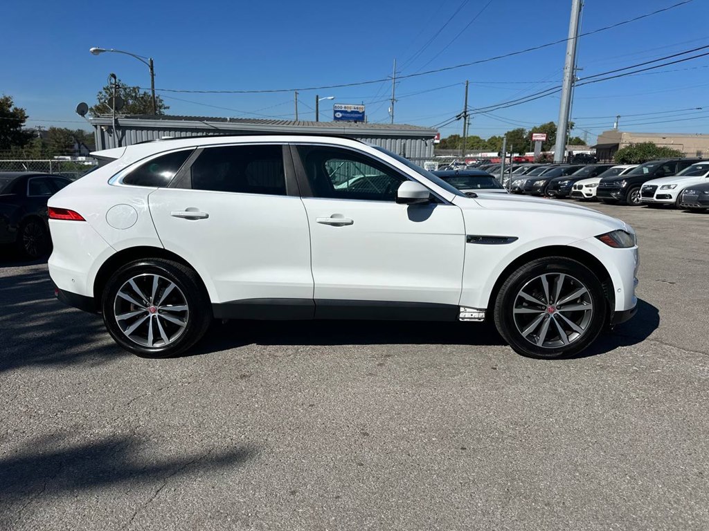 Photo 4 of this JAGUAR F-PACE