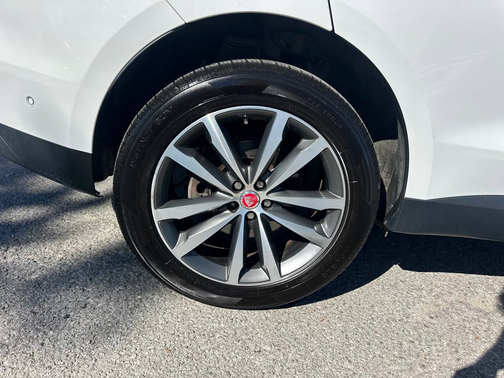 Photo 28 of this JAGUAR F-PACE