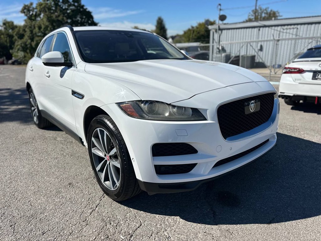 Photo 3 of this JAGUAR F-PACE