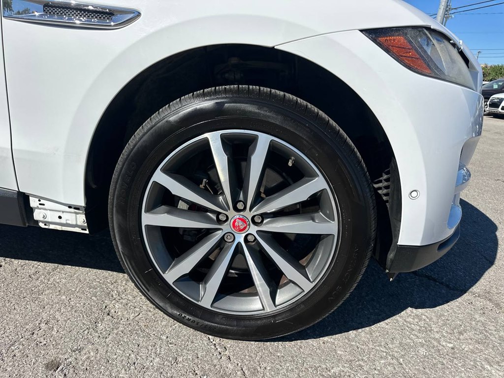Photo 27 of this JAGUAR F-PACE