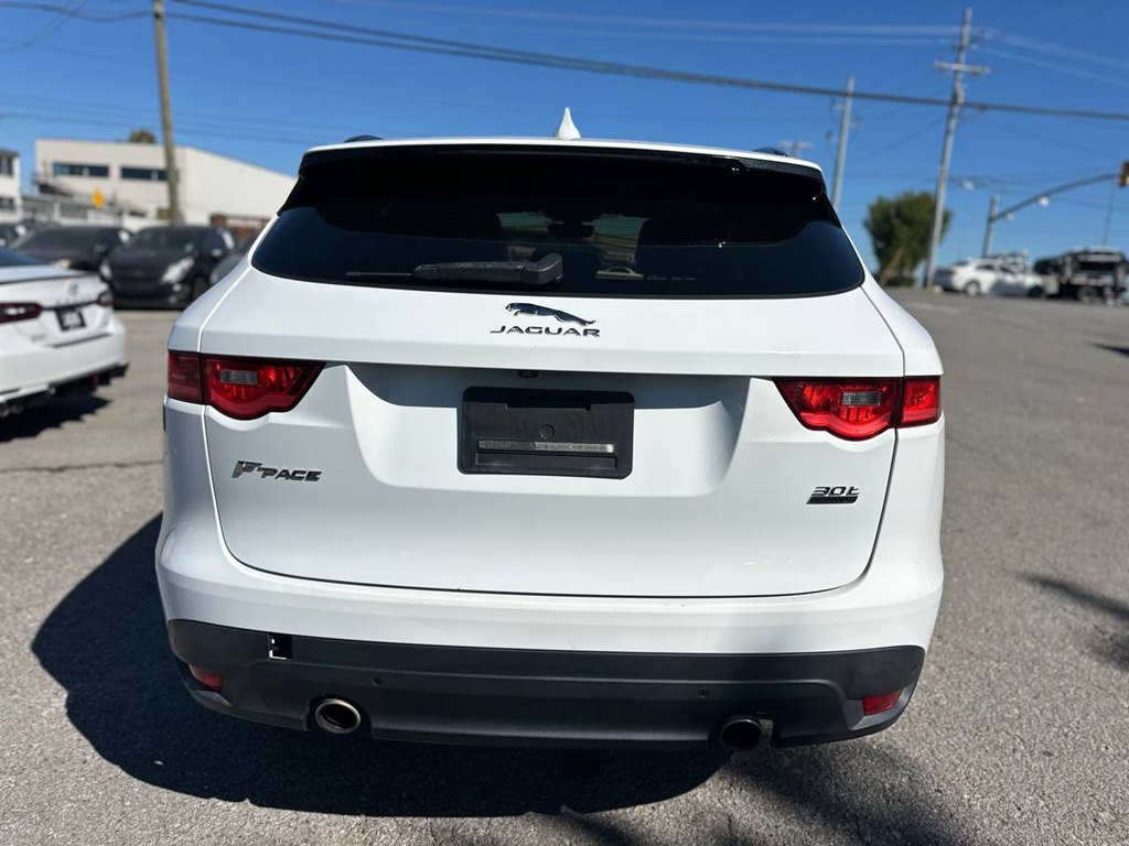 Photo 6 of this JAGUAR F-PACE