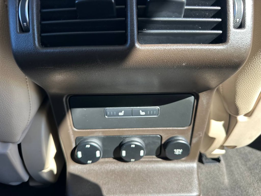 Photo 19 of this JAGUAR F-PACE
