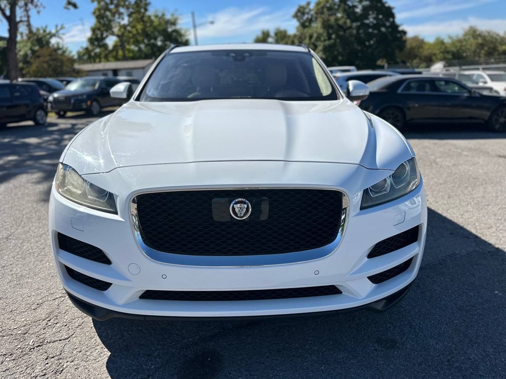 Photo 2 of this JAGUAR F-PACE