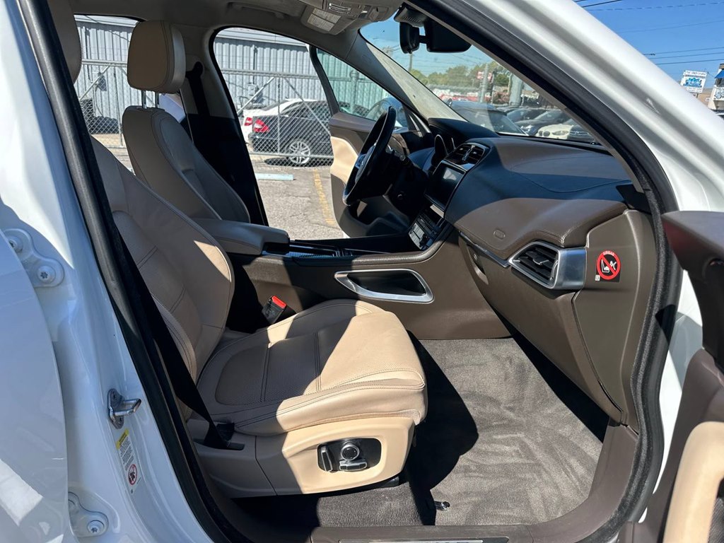 Photo 24 of this JAGUAR F-PACE