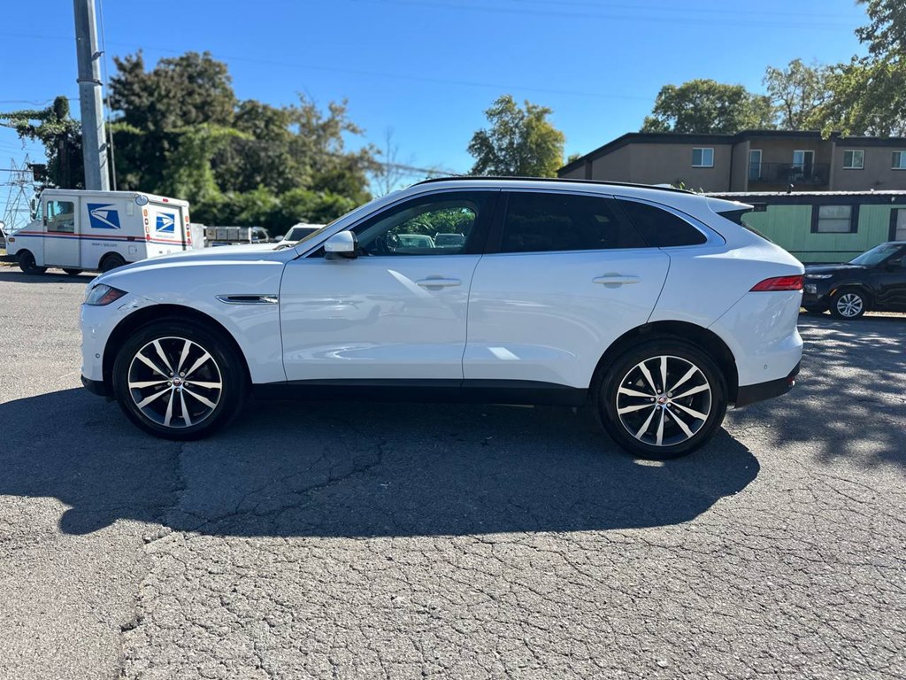 Photo 8 of this JAGUAR F-PACE