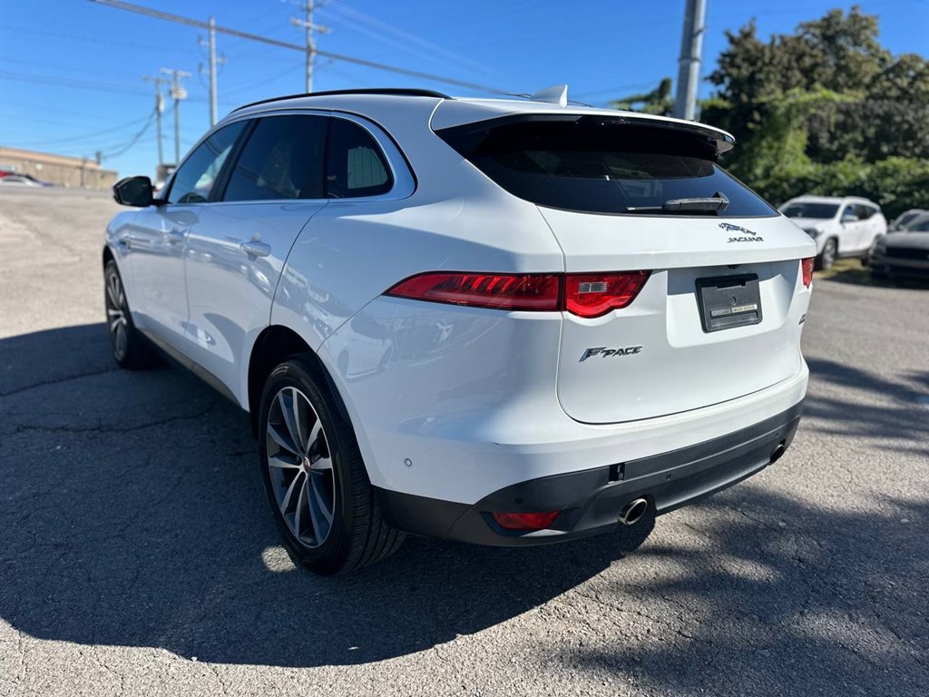 Photo 7 of this JAGUAR F-PACE
