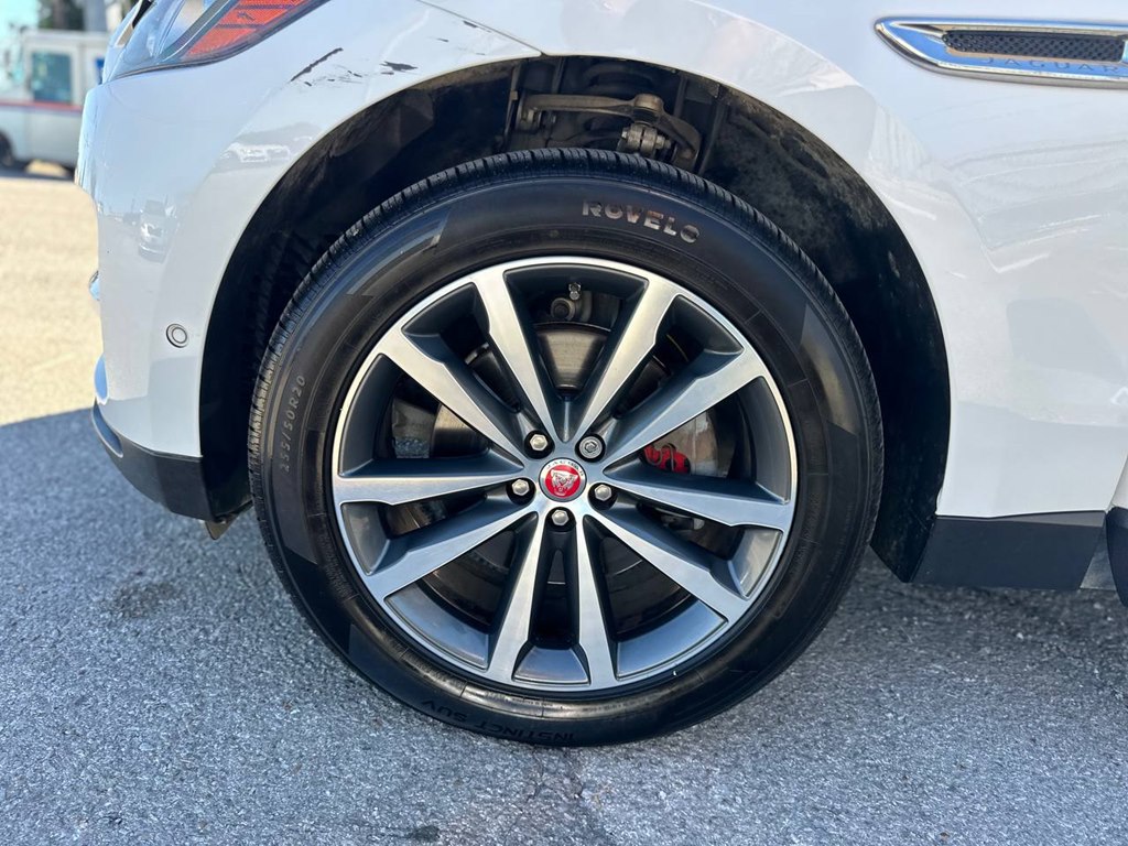 Photo 30 of this JAGUAR F-PACE