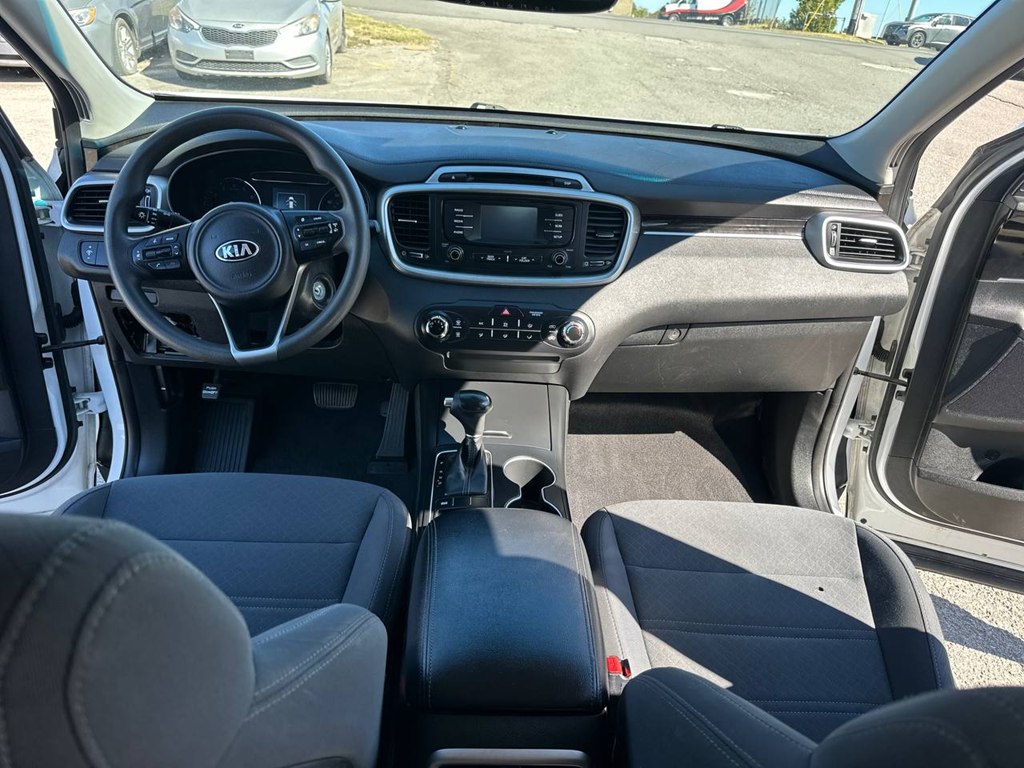 Photo 19 of this KIA SORENTO