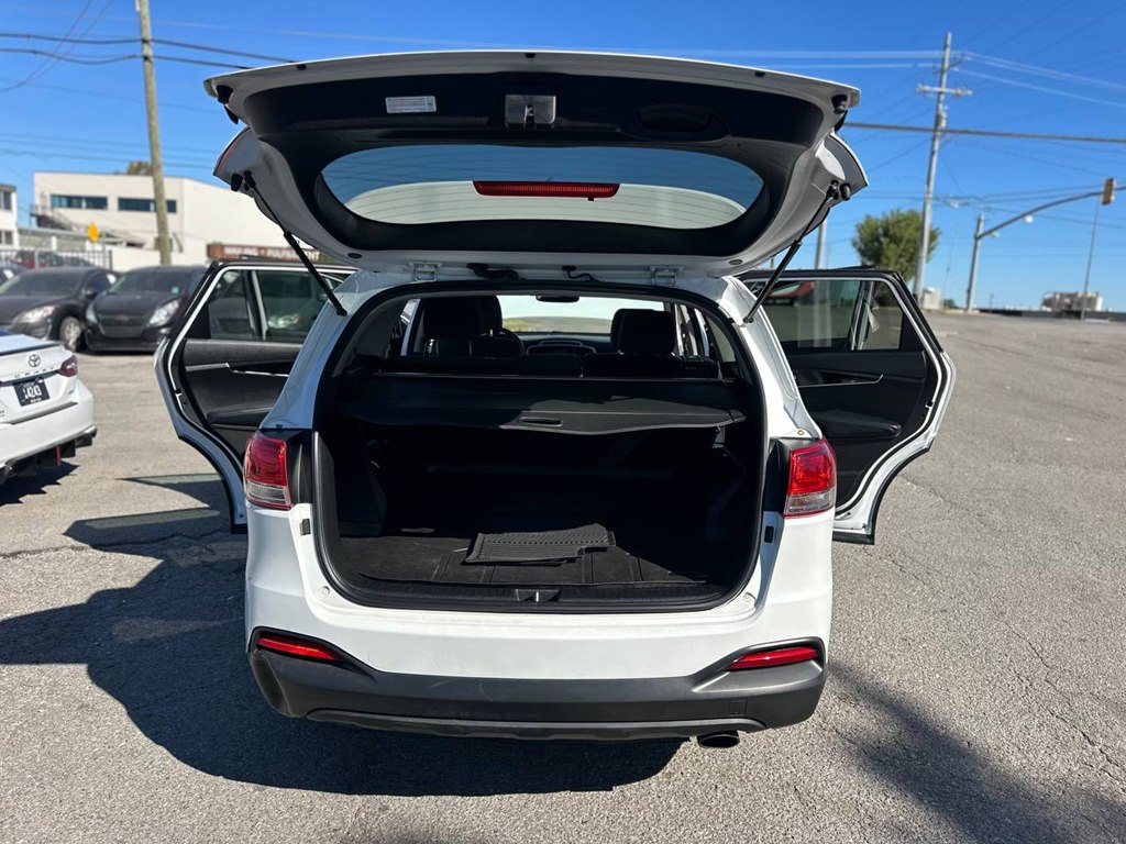Photo 12 of this KIA SORENTO