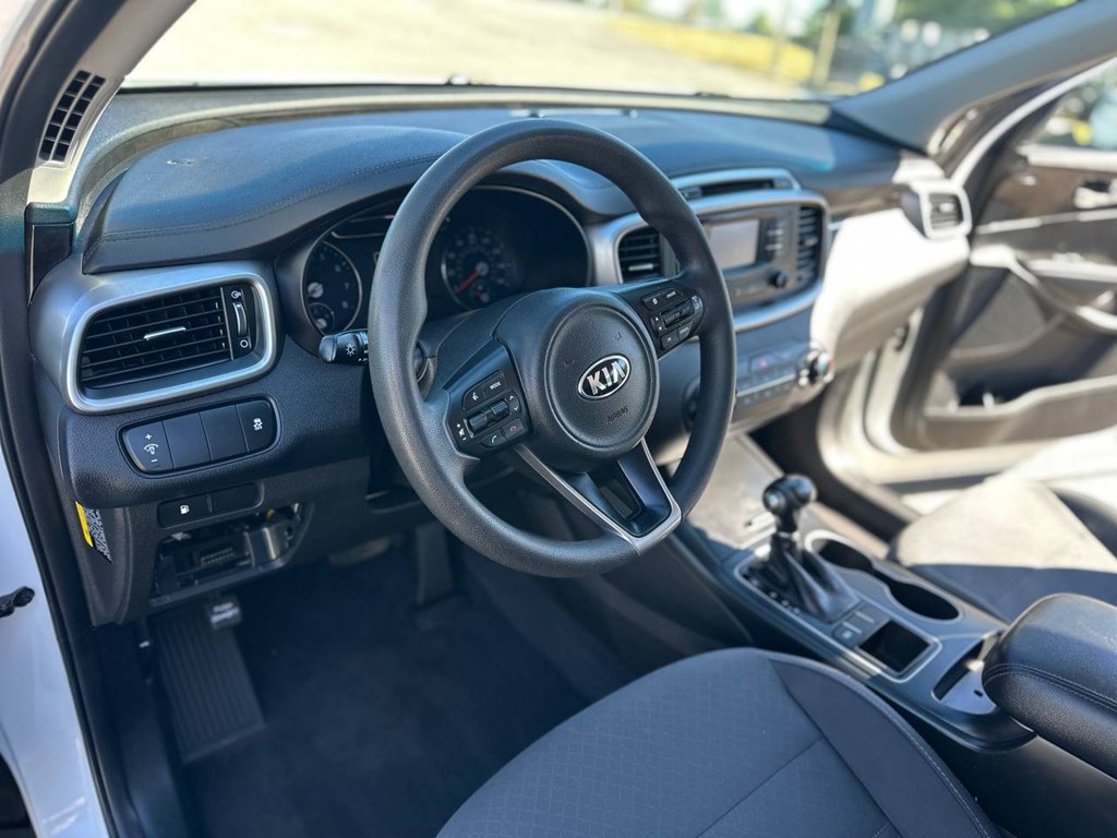 Photo 15 of this KIA SORENTO