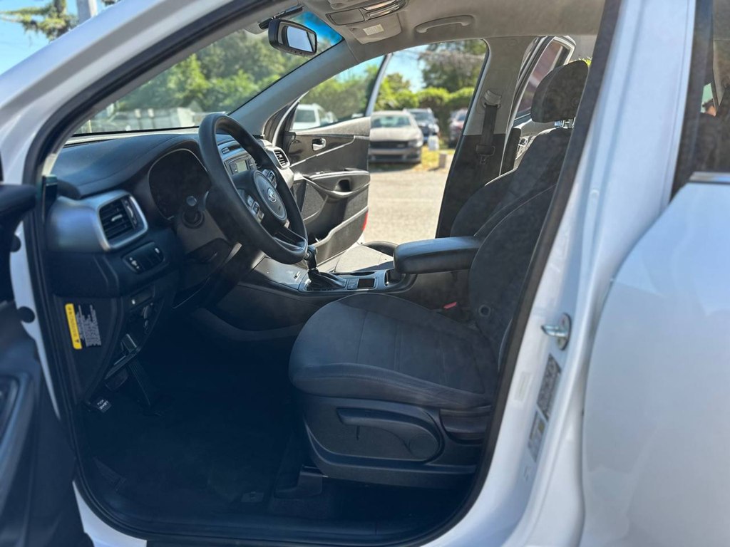 Photo 14 of this KIA SORENTO