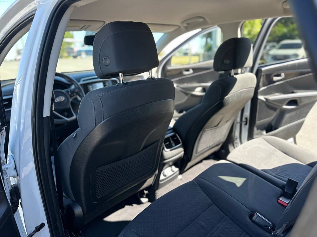 Photo 16 of this KIA SORENTO