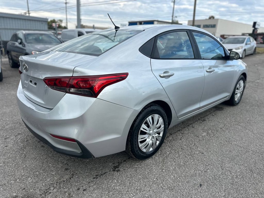 Photo 5 of this HYUNDAI ACCENT